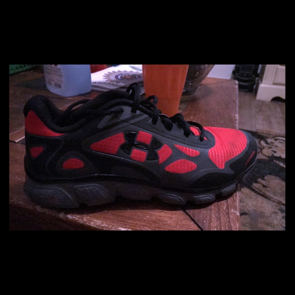 Underarmour tennis shoes